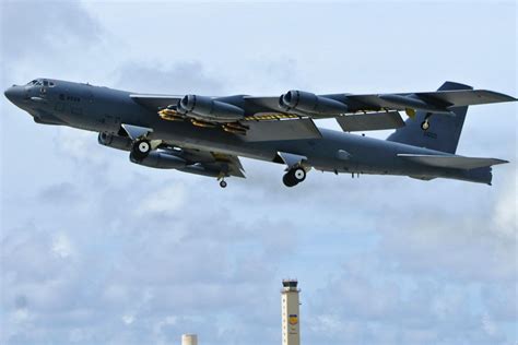 美国派出B-1B战略轰炸机飞赴朝鲜半岛(组图)_新闻频道_中华网