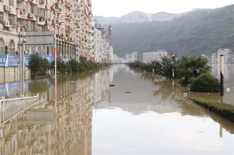 洪峰通过旬阳城区 县城多处被洪水淹没-安康市水利局