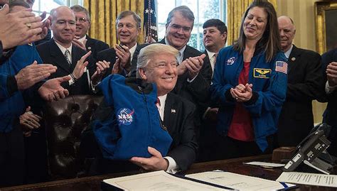 特朗普大手一挥：给NASA 200亿美金，让他们载人上火星！|界面新闻 · 天下