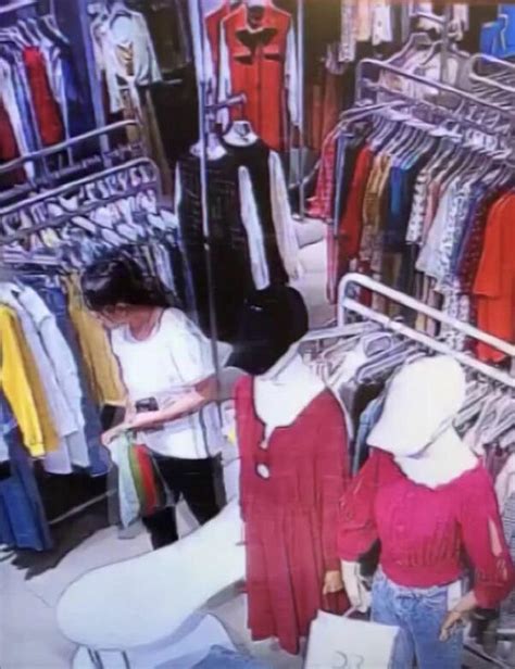 尴尬！女子连偷三家服装店均被监控拍下 - 河南一百度