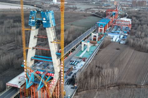 集团G104黄河公路大桥工程主塔浇筑高度率先破百-济南城建集团有限公司