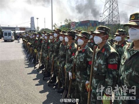 组图：武警部队到达天津爆炸现场展开救援-新闻中心-南海网