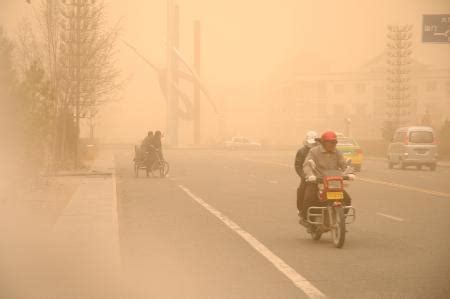 沙尘已到内蒙古！二连浩特遭遇沙尘暴 黄沙漫天-图片频道