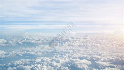 黑板前的云端图片素材-正版创意图片500500357-摄图网