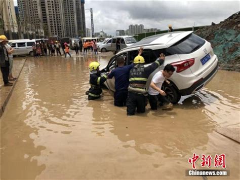 昆明五华区遭遇强降雨 防汛抢险人员坚守防灾第一线-图片-中国天气网