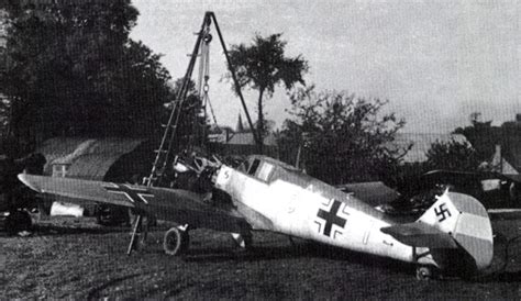 Asisbiz Messerschmitt Bf 109E4 7.JG26 White 9 Caffiers France August 1940 01