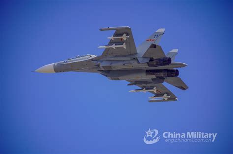 美军机罕见进入台湾空域，解放军苏-30同日飞临，这是一次实战性的“拦截行动”吗？