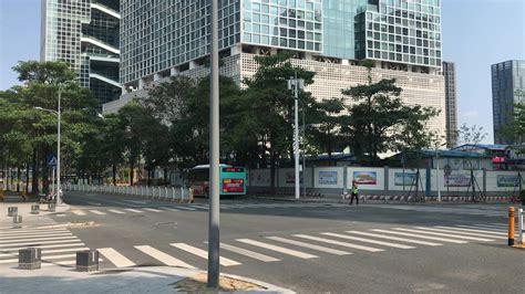 深圳百度国际大厦：一条“绿色拉链”错动而下 / 悉地国际东西影工作室 | 建筑学院