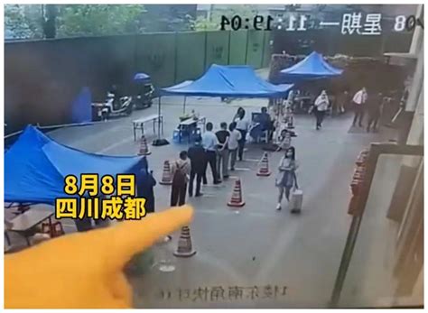 西安曲江中海凯旋门一女子跳楼身亡 具体原因警方正在调查_凤凰网