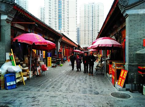 北京：潘家园旧货市场文玩夜市火力全开-人民图片网