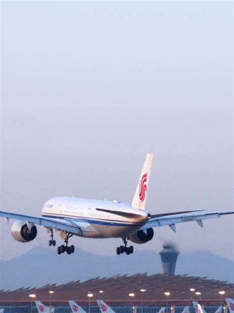 国内8大航空公司公布国际航班6月计划：部分航班飞美俄韩日等地（附航班表） | 每日经济网