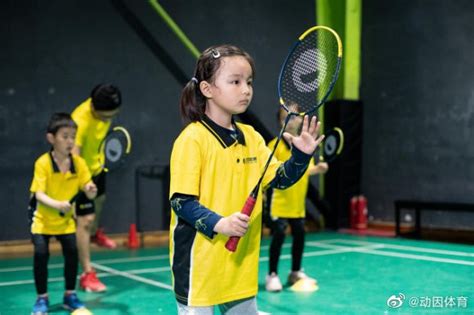 重庆江北区少儿羽毛球培训初级班课程(选择选择羽毛球的人为什么增多)