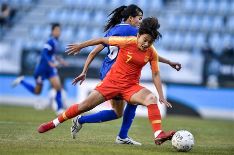 中国女足时隔16年再夺女足亚洲杯冠军颁奖美图来咯！|中国女足|亚洲杯_新浪新闻
