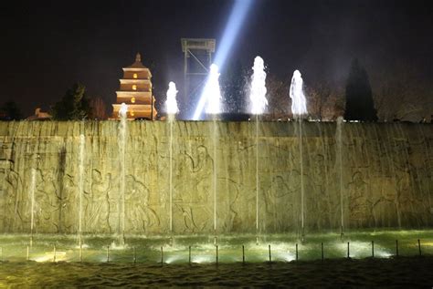 2024大雁塔北广场音乐喷泉游玩攻略,12月份的天气，夜晚气温比较...【去哪儿攻略】