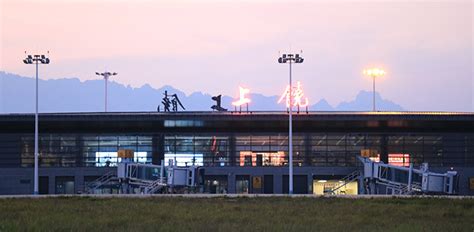 上饶三清山机场 - 机场运营 - 首都机场集团