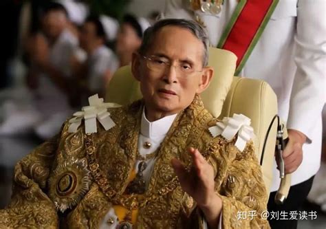 拉玛九世普密蓬国王在位的时候，泰国为何要恢复匍匐跪拜礼呢？_王室_军政府_威望