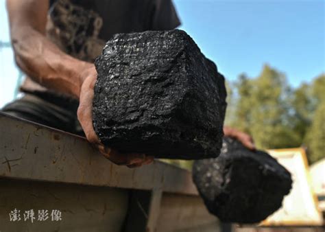 波兰发生多起购买假煤事件：实际是涂黑的石头-搜狐大视野-搜狐新闻