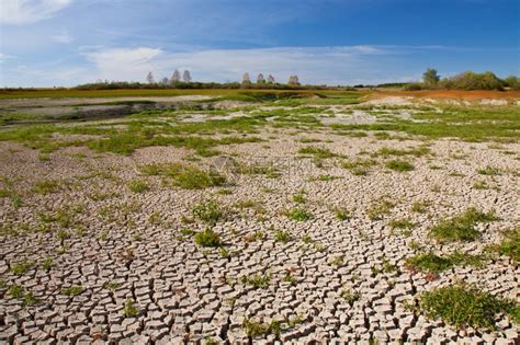干旱和没有降雨的概念全球暖化破裂的背景破裂的干燥土壤地面高清图片下载-正版图片503996543-摄图网