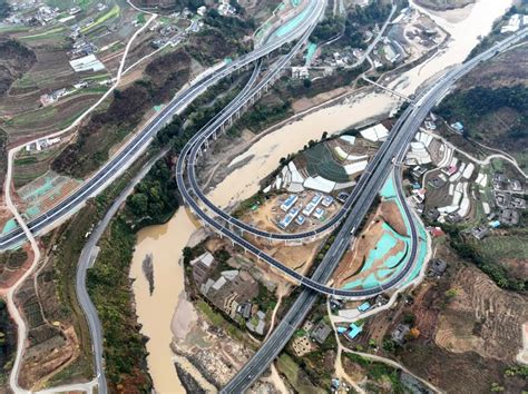 广连高速二期计划今年底通车运营，山前枢纽互通双幅贯通