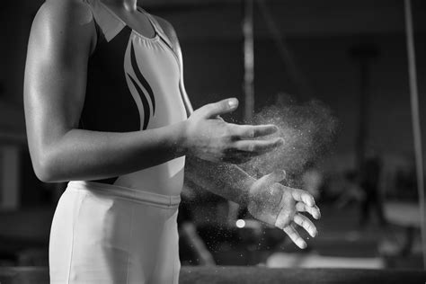 Gymnastics-青少年体操运动员黑白人像摄影