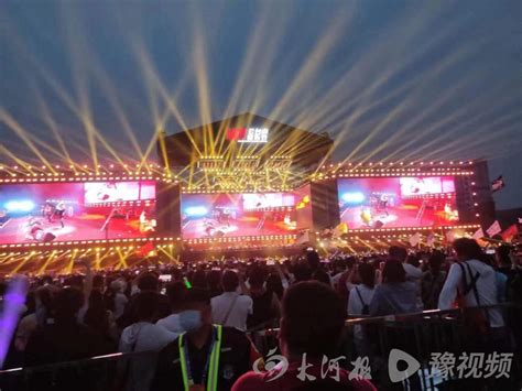 第三届云台山音乐节活动策划的100米超大舞台带来了顶级舞美，酷 - 会展活动策划CCASY.COM