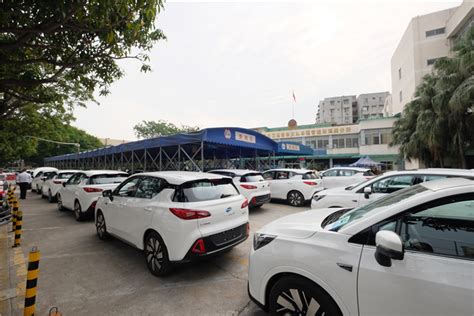 广州一车管所被新能源车“挤爆” 数十辆GE3齐等上牌