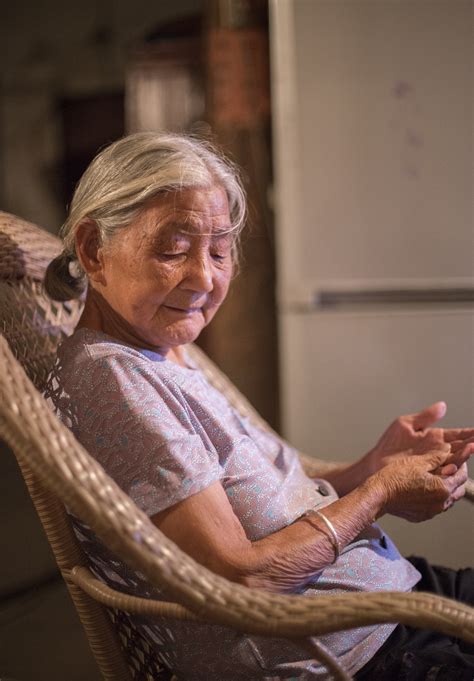 印度老妇在70岁的时候生下一子，和儿子外出常被误认为是“祖孙”|儿子|印度|祖孙_新浪新闻
