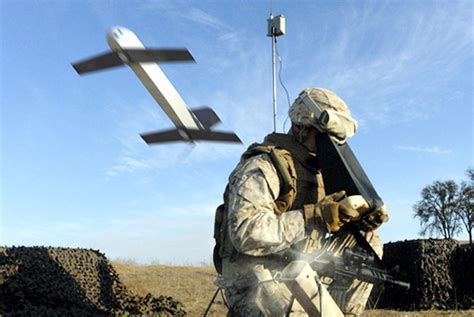 AI助力人机一体化作战 全球超60个国家军队装备军用机器人|机器人|一体化|无人机_新浪新闻