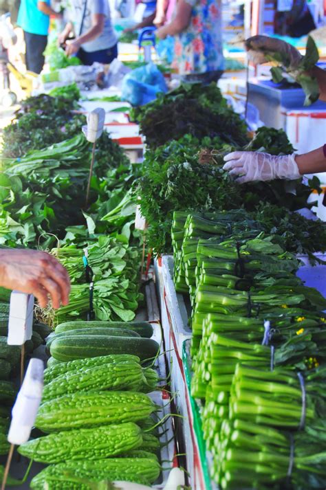 有各种有机蔬菜的市场摊位高清图片下载-正版图片504840019-摄图网