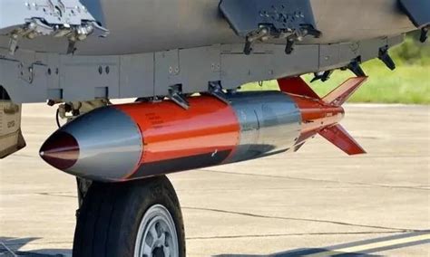 不得不防，美国F-15完成最新型核弹投放测试，核武使用门槛大大降低_凤凰网