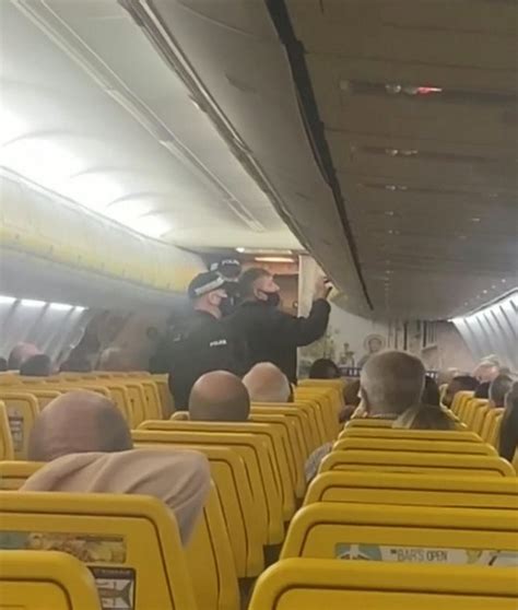 男子威胁杀死女乘客 西班牙飞英国一航班发生群殴事件 - 航空 ...