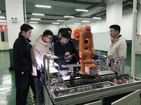 哈尔滨工业大学走进犀灵机器人，体验工业机器人生产实习