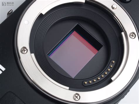索尼已正式宣布其APS-C传感器系列的两种无反光镜相机型号_购团邦网
