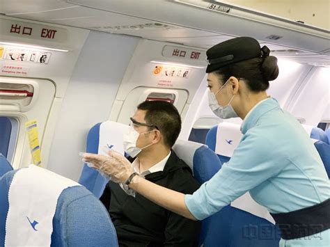 在大陆航空公司工作的台湾籍空乘：海峡不阻彩云飞-中国民航网