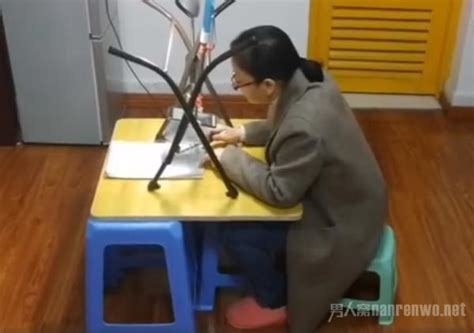 高三教师自制花式直播设备 成为一名合格“网红”主播_TOM资讯