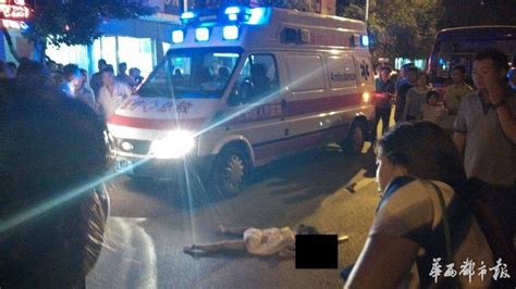 2名女生上学路上被车撞死 司机逃逸被逼停 母亲不忍放手——人民政协网