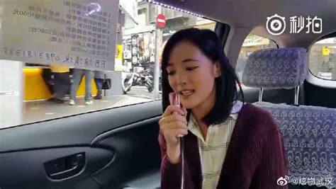 台湾司机将出租车改造成KTV，乘客如果唱歌好听可以免车费_手机新浪网