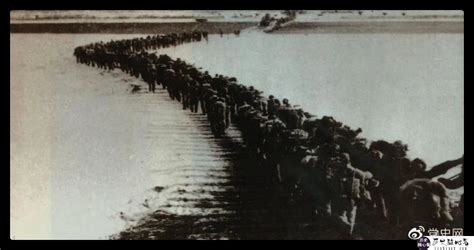 《长津湖》最后出现的冰雕连，太让人震撼了，敌人也对着他们敬礼！_志愿军