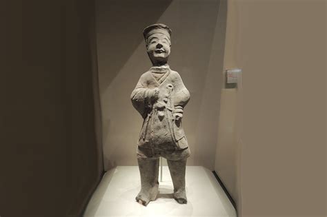 中国古代陶器珍宝：神气活现的汉代家丁。_凤凰网视频_凤凰网