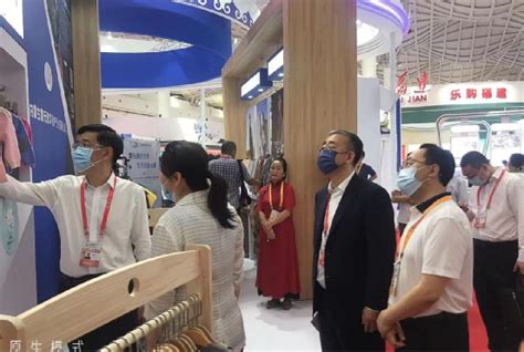 兴安盟商务口岸局-兴安盟商务系统组织企业参加首届中国国际消费品博览会