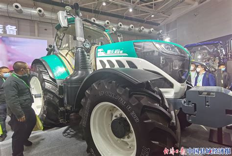 福田雷沃挖掘机FR260产品高清图-工程机械在线