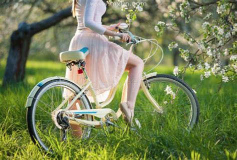 女人梦见自己骑自行车(周公解梦梦到骑自行车)_周公解梦大全