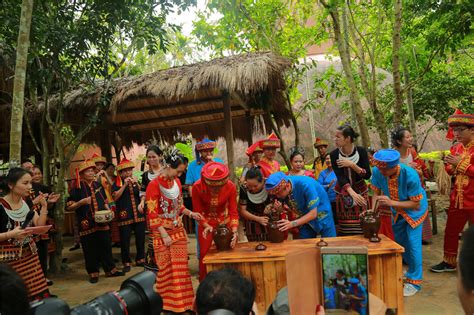 走进槟榔谷 体验海南民族文化活化石_海南频道_凤凰网