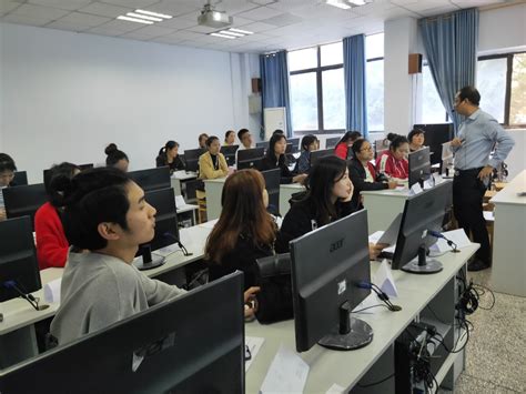 信息与软件学院召开工业互联网教学设备系列培训会