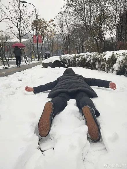 一名中国女游客在日本滑雪场摔倒后，被雪掩埋不幸去世，事发地当时因积雪过多禁止游客进入_凤凰网视频_凤凰网