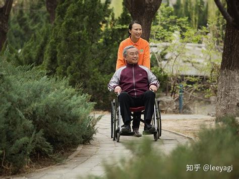 北京住家保姆陪护老人具体工作是什么？来看看专业的做法-清檬养老