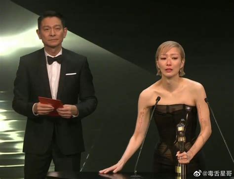 杨紫琼出席在杜比剧院举行的第95届奥斯卡金像奖颁奖礼