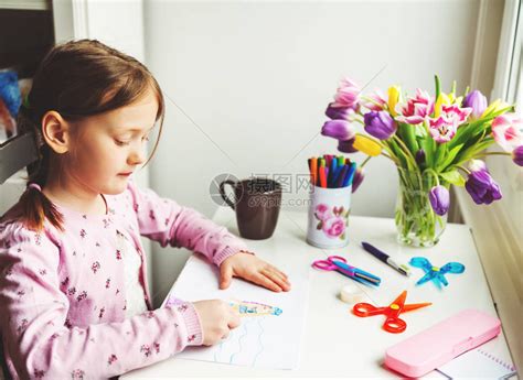 活泼开朗的小女孩怎么画 笑容的女生简笔画画法 可爱小学女生卡通画手绘教程(2)[ 图片/9P ] - 才艺君