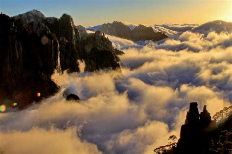 2024黄山是中国十大风景名胜唯一的山岳风光。后因传说轩辕黄帝曾在此炼丹，故改名为“黄山”_白鹅岭-评论-去哪儿攻略