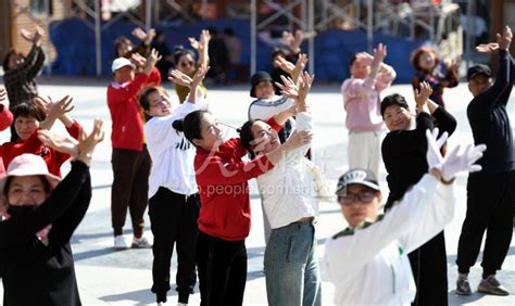山东郯城：广场舞公益培训进社区-人民图片网